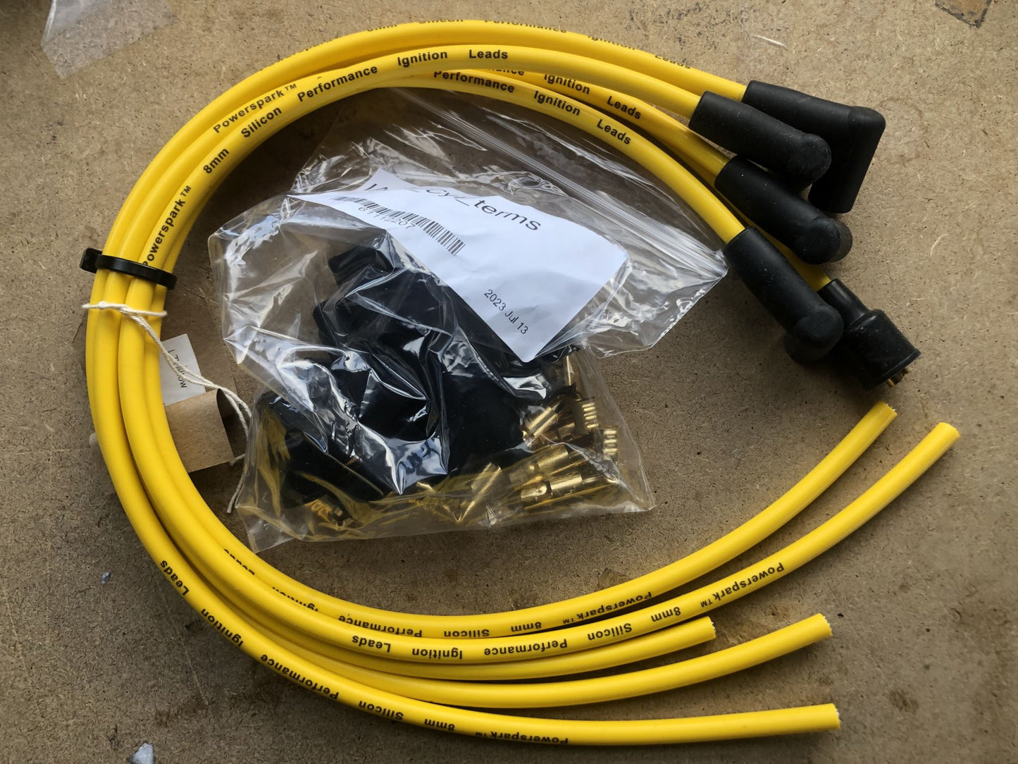 4 缸定制长度 HT 引线,斜角火花塞端子